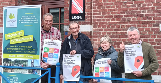 Nos volontaires devant la commune de Gedinne