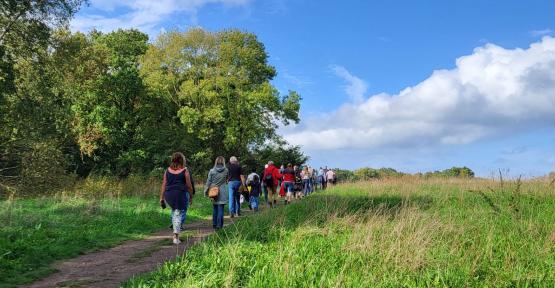 Personnes en balade dans la réserve naturelle 